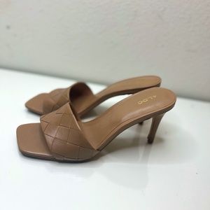 Aldo Nude Leather Bottega Style Mules / Heels Size 7